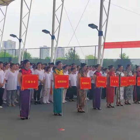 庆建党百年华诞，展银龄康乐风采。共青城市第二届老年人健身体育运动会开幕式。
