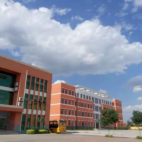 校园四季美如画