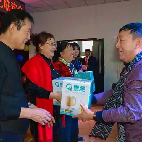 领导和队员同乐！喜迎新元旦！