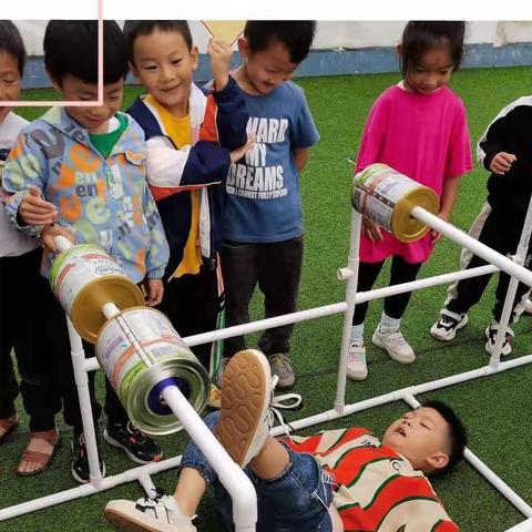 江川区后卫中心幼儿园美术组教研活动第四周一《大型循环组合》