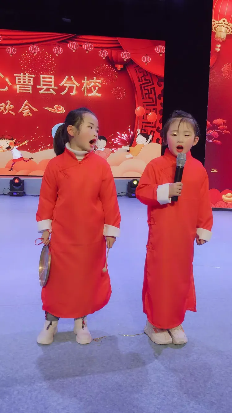 三句半的精彩表演