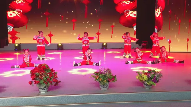 三句半的精彩表演