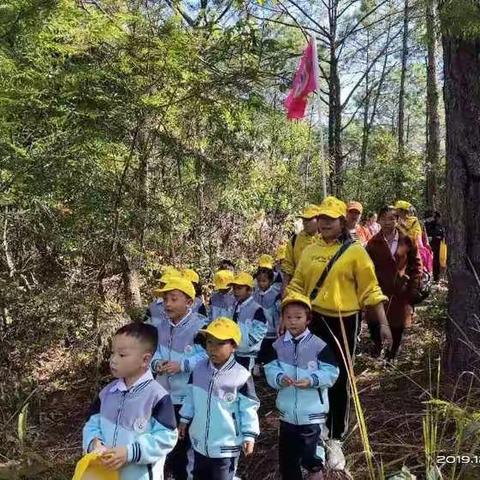 小精灵幼儿园《感受冬天，拥抱自然》亲子冬游活动。