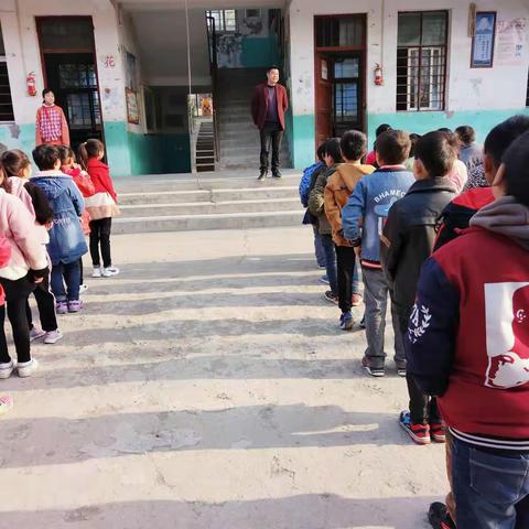 庙街乡山和庄小学举行“安全教育日”主题升旗仪式