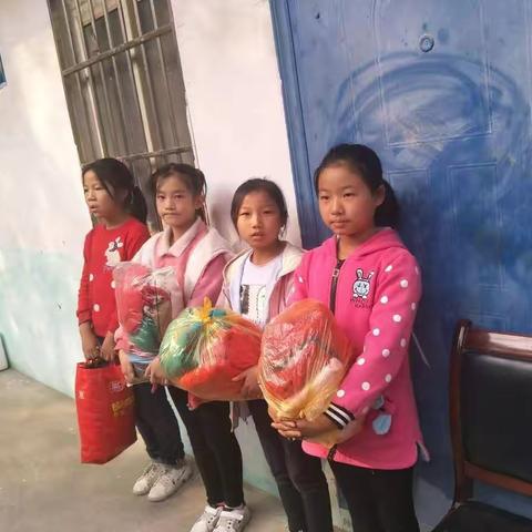 浓浓爱意洒满校园——庙街乡山和庄小学“全国扶贫日”活动缩影