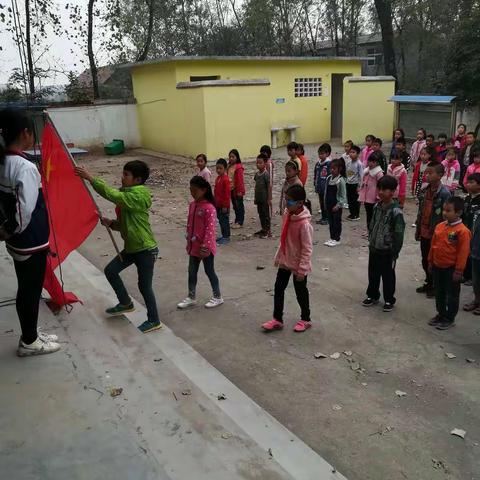 庙街乡山河庄小学周一升旗仪式