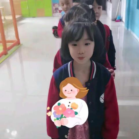 心连心幼儿园学前二班母亲节活动五月，阳光灿烂，暖风拂面，在这亲情融融的季节里，我们又一次赢来母亲节！