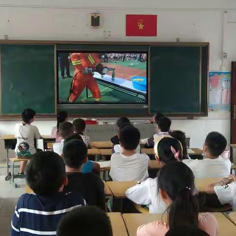 消防安全记心中---洪湖市第二小学开学消防安全第一课