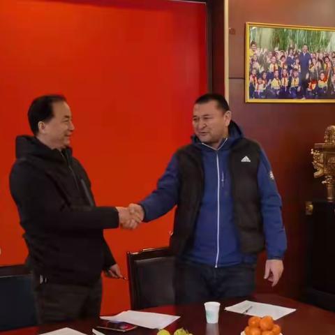 博州业余体育学校与博乐市第八中学举行学生课外体育训练合作座谈会暨博州射箭队器材交接仪式