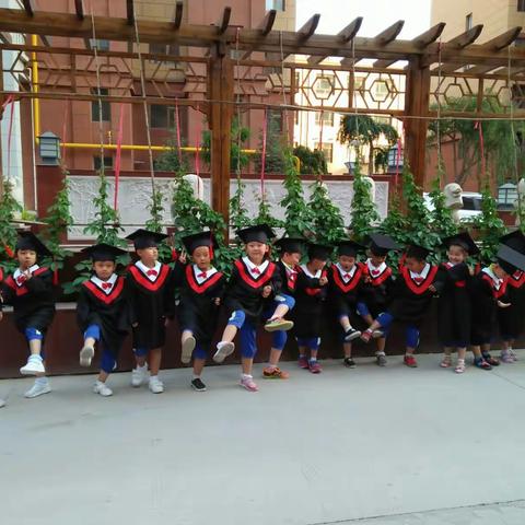 我们毕业了！✌ 我们永远是相亲相爱的一家人， 壮壮大班我们永远的家！