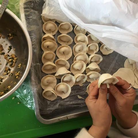 【环宇幼儿园】✨✨🌻朵朵四班“冬至”包饺子🥟活动