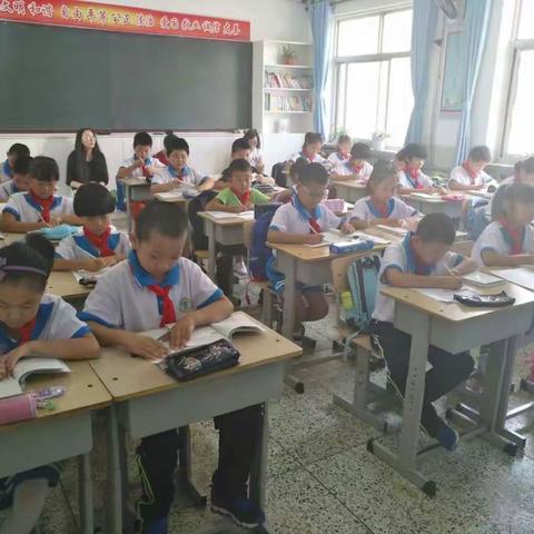 走近学生 走进课堂 ------海宁路小学常态课纪实