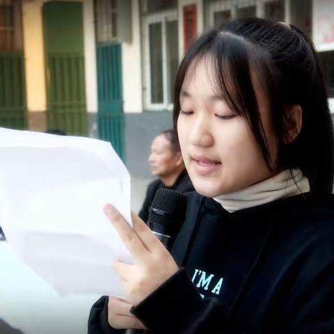 总铺中学举办法治安全教育暨期中总结表彰大会