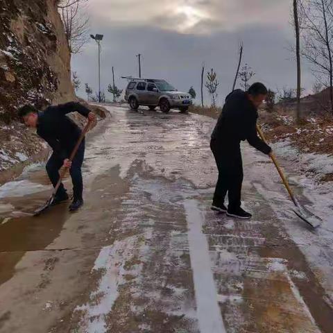 【朱官寨镇】干部群众齐扫雪，确保群众出行安全