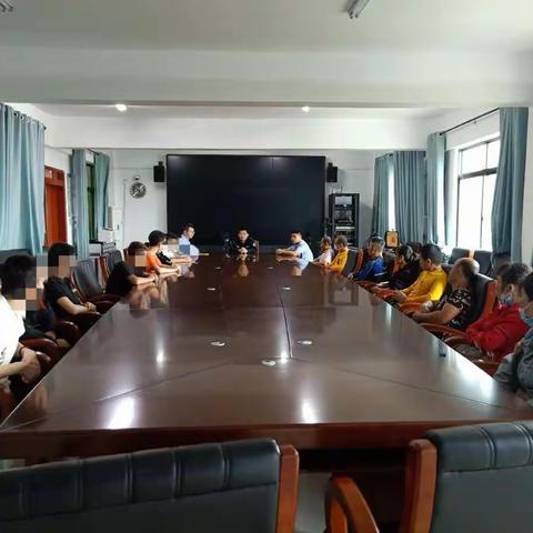 万宁市社区矫正管理局联合万城司法所对10名未成年社区矫正对象解矫教育