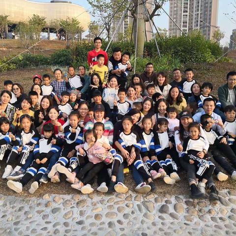 行知实验小学二3⃣️班阳光户外活动