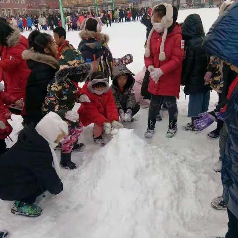 二年九班 师生推雪人活动⛄️⛄️