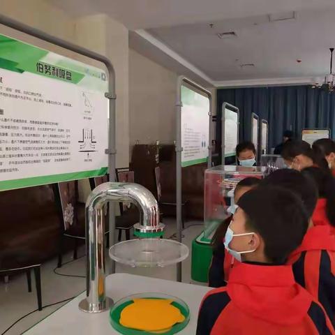 “参观科技展览、体验科技魅力”——盆亓小学实践活动