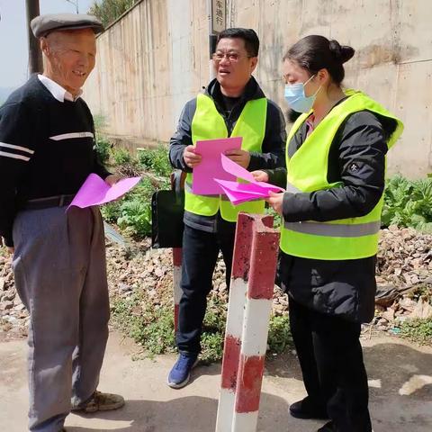 新村街道梅家岭社区开展雨季铁路护路巡查活动