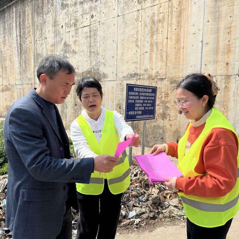 梅家岭社区＂两会”期间加强铁路护路巡查工作