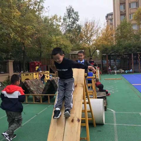 快乐跑道区  欢乐共成长——广饶县稻庄镇中心幼儿园户外自主游戏之跑道区