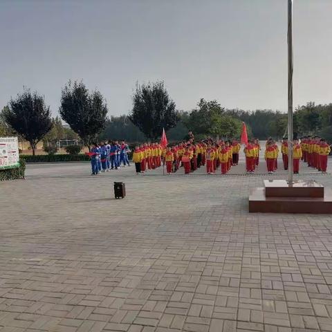 梁山经济开发区友谊小学“红领巾，我为你自豪”少先队入队仪式