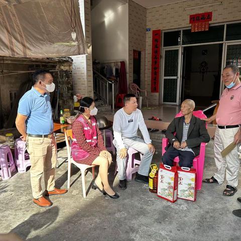 保港大社区书记陈聪到中和社区走访慰问困难老党员