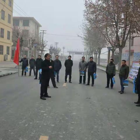 户县第二中学开展“烟头不落地，校园更美丽”环境卫生整治活动