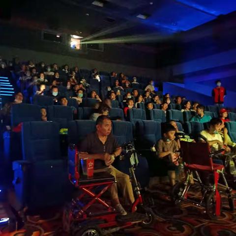 金水区残联开展文化进家庭“五个一”观影活动