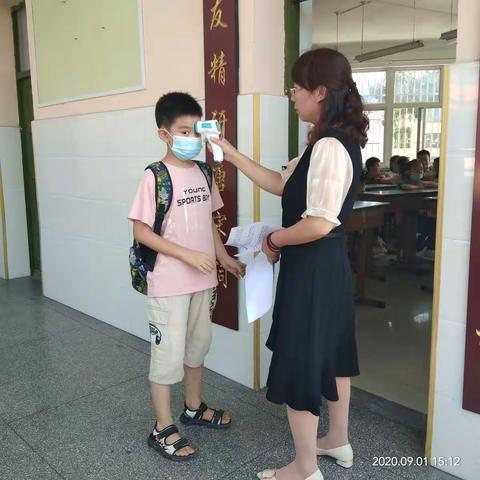 “开学欢聚一堂，一起放飞理想”---第一实验小学三9班开学第一天掠影。