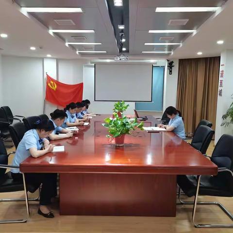 心与心零距离   手牵手同前行