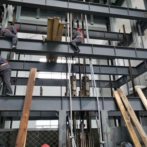 依兰三矿机电运输区“双节”期间圆满完成副井钢丝绳更换工作