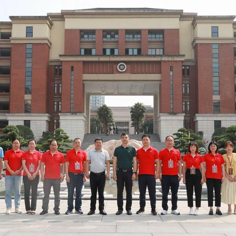 珙县第一高级中学赴重庆市第八中学考察交流