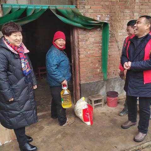 示范区纪工委监察工委：“志愿红”遇上“春节红”