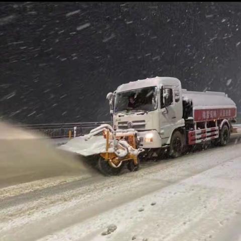 边下边清 昨晚有他们在风雪中坚守