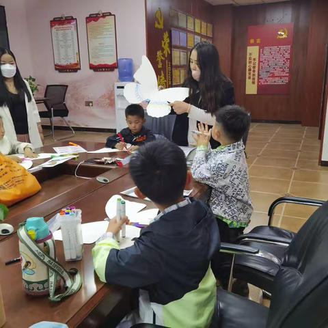 东城半岛社区开展“创意二十四节气·谷雨”彩绘翅膀手工活动