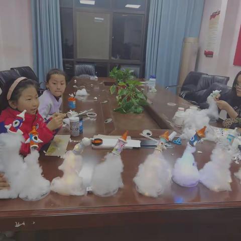 航天科普进社区  点亮孩子航天梦