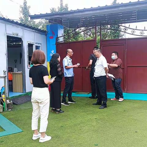 “迎安全检查、筑安全防线”——金贝贝幼儿园安全检查