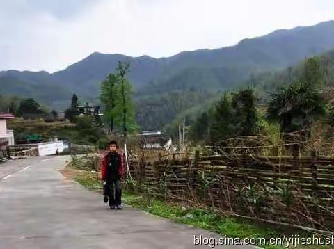 走在宜春的山间小道上，2010年5月11日