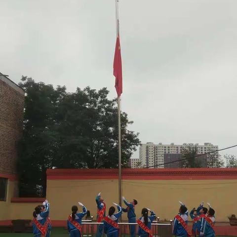 红领巾心向党，争做新时代好队员——少先队建队日主题活动暨新生入队仪式