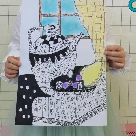 泰翁美育中（1）班作品《线描静物》