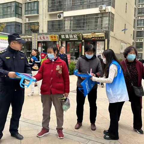 人人遵守社会公德，个个爱护公共环境—— 走进凤凰城小区垃圾分类宣传