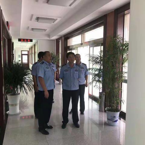 分局党委副书记、政委张振峰同志到闫家峪派出所检查指导工作