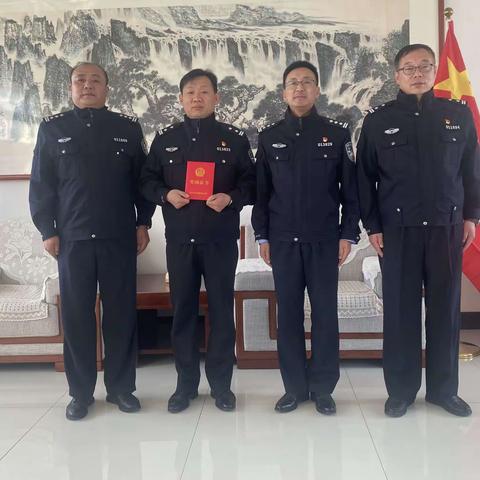 分局领导到城关派出所送奖上门