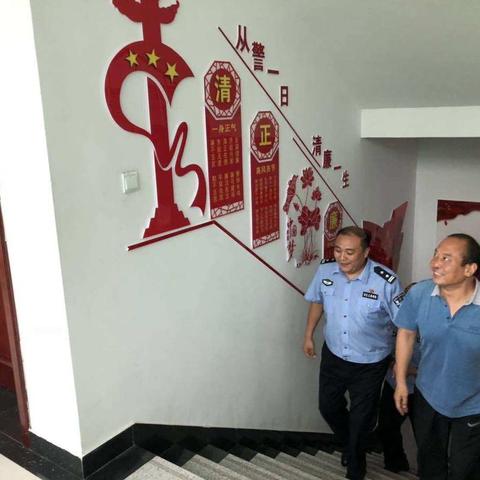 官庄街道党工委副书记、办事处主任王教成同志到闫家峪派出所检查指导工作
