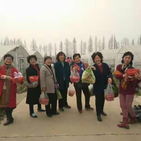 师生同踏青