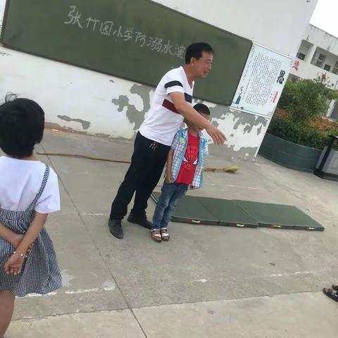 张竹园小学防溺水演练