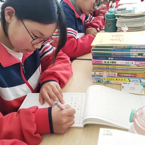 第四大周书法课堂主题书写《诗经关雎》