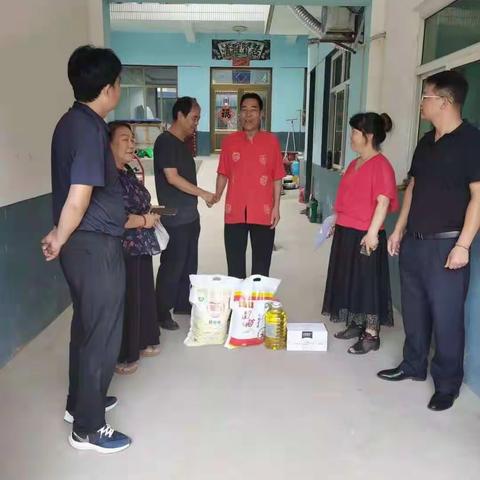 西安国际港务区新合街道退役军人服务站 组织开展八一走访慰问活动