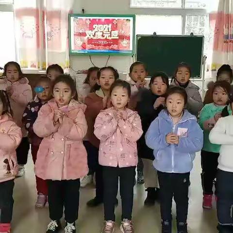 巨龙幼儿园大二班迎新年活动